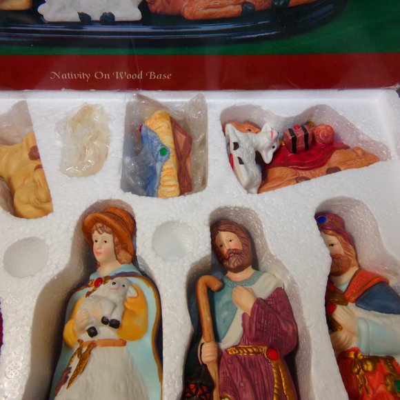 11pc nativity set Porcelain figurines on wood base by International Bazaar EUC - Picture 9 of 14